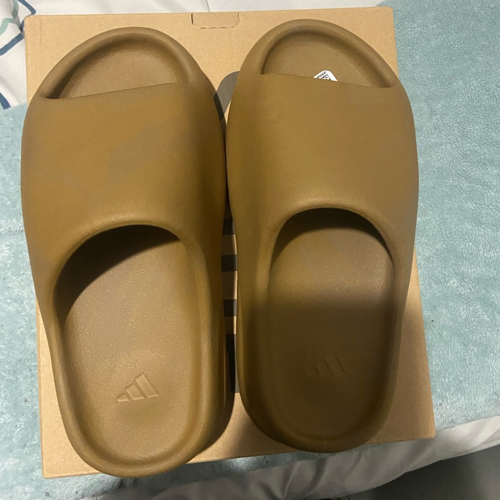 Brand New Yezzy Slide Size 4M